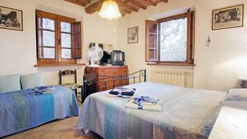 2 Schlafzimmer, Bügeleisen/Bügelbrett