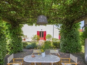 Outdoor dining - Villa Ponticelli by Interhome (Casciana Terme)
