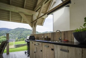 Réfrigérateur, four à micro-ondes, un four, lave-vaisselle