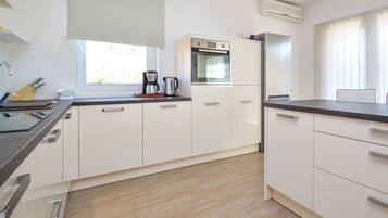 Refrigerador, microondas, horno, lavavajillas