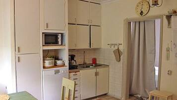 Geladeira, micro-ondas, lava-louças