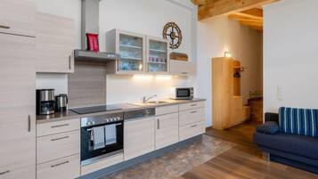 Kühlschrank, Mikrowelle, Ofen, Geschirrspüler