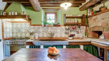 Kühlschrank, Ofen, Geschirrspüler, Hochstuhl