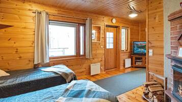 2 bedrooms, iron/ironing board, internet