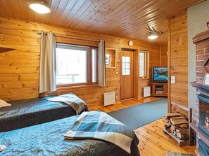 2 bedrooms, iron/ironing board, Internet