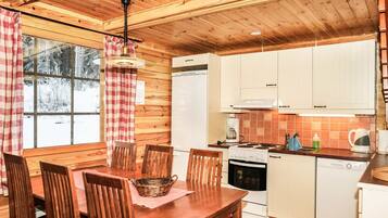 Fridge, microwave, dishwasher, cookware/dishes/utensils