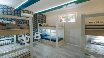 Bed in a 6 Bed Dormitory | Chambres insonorisées, fer et planche à repasser, Wi-Fi gratuit