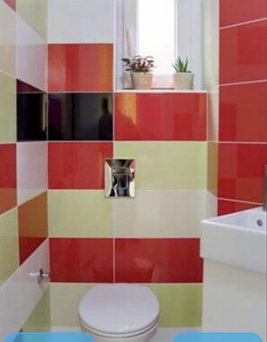 Pancuran mandi, hulu semburan mandi hujan, pengering rambut 