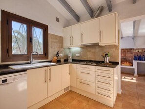 Refrigerador, microondas, horno y lavavajillas 