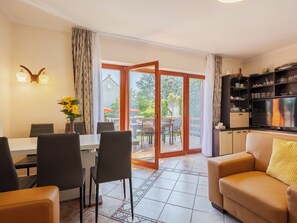 TV - Flamingo by Interhome (Balatonalmadi)