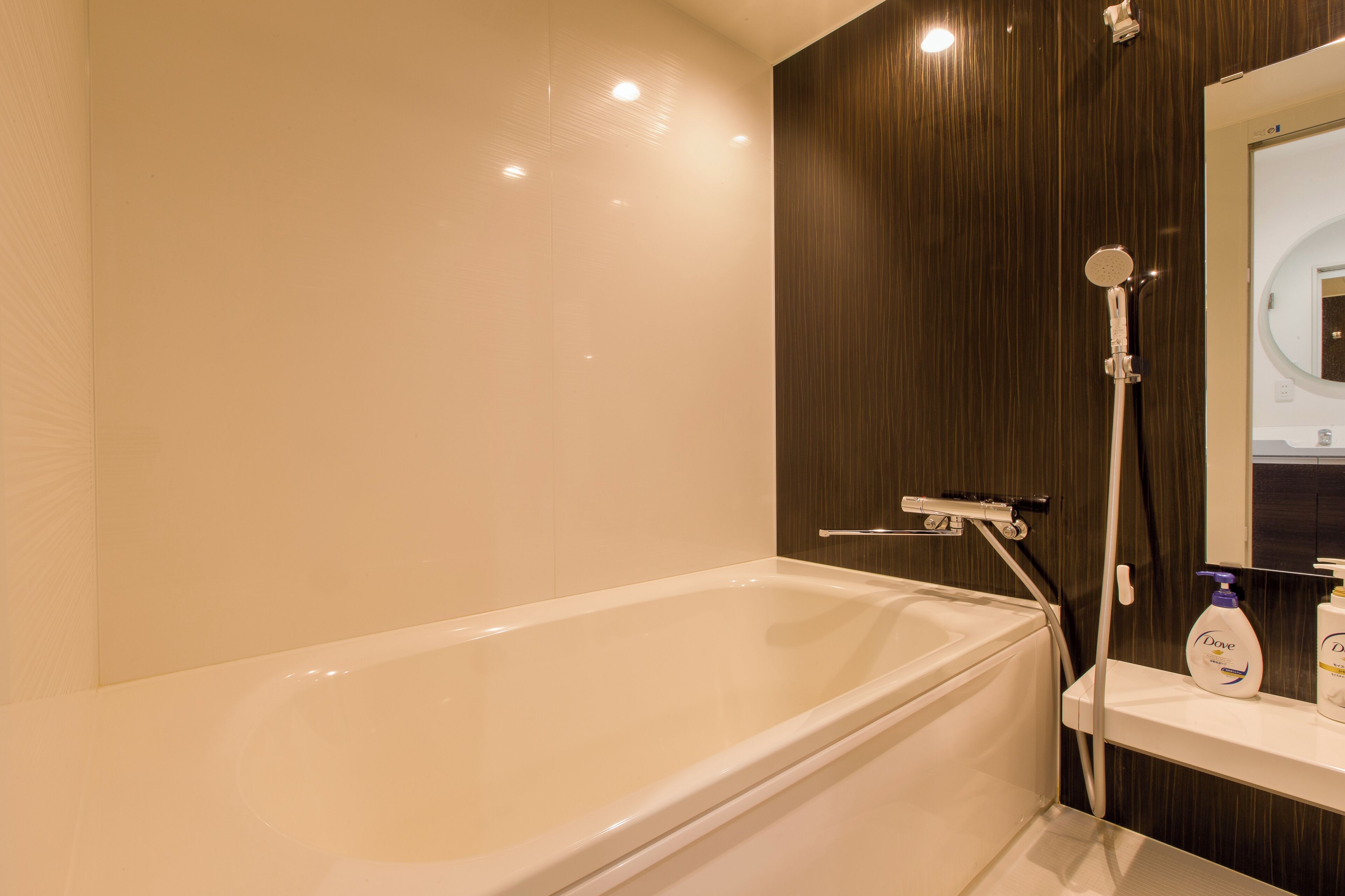 deluxe twin room | bathroom | separate bathtub and shower, deep-soaking bathtub, free toiletries