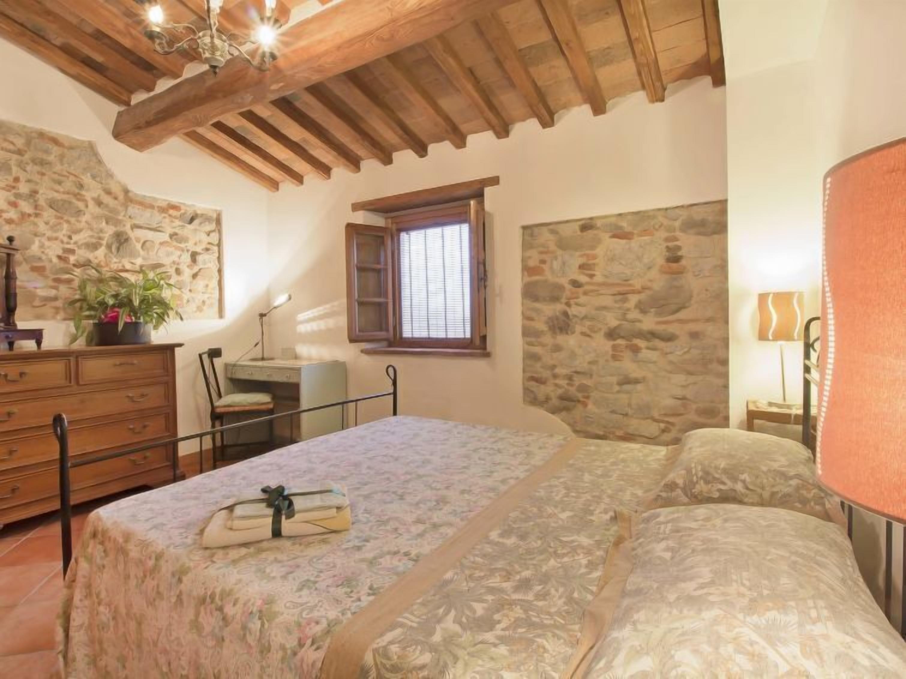 5 Schlafzimmer, Bügeleisen/Bügelbrett