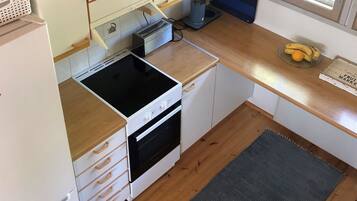 Jääkaappi, mikroaaltouuni, astianpesukone