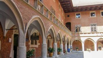 Enceinte de lâhĂ©bergement