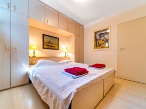 3 Schlafzimmer, Bügeleisen/Bügelbrett