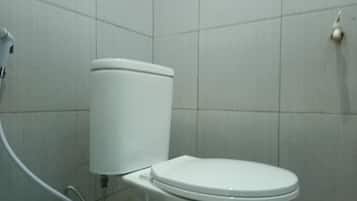 标准独立别墅, 2 间卧室 | 浴室 | 淋浴设施、大花洒淋浴喷头、坐浴桶、毛巾