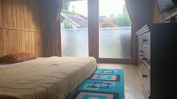3 bedrooms, soundproofing, bed sheets