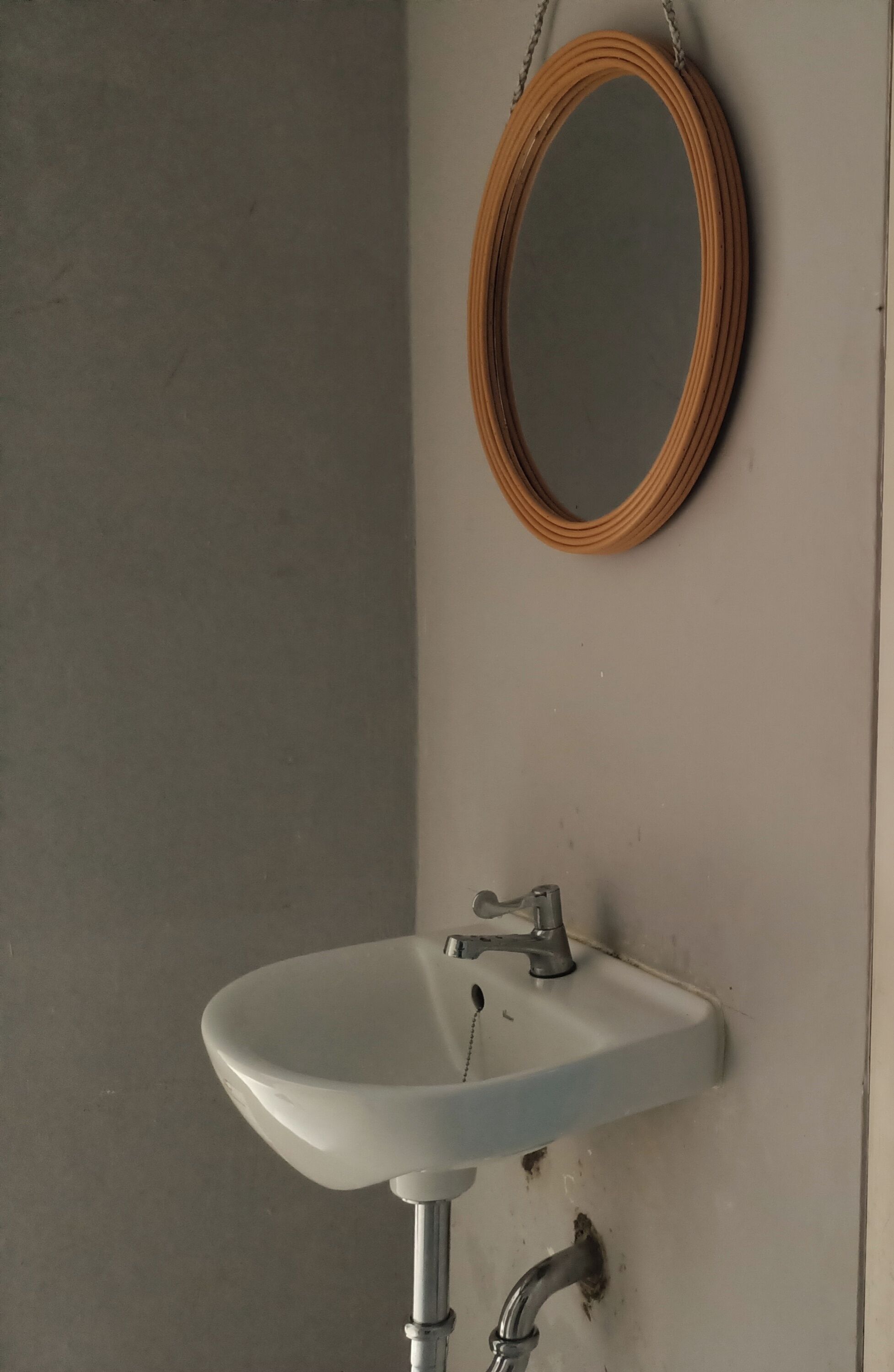 Dusj, regndusjhode, bidé og håndklær