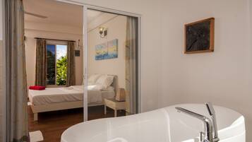 Deluxe Room | Premium bedding, free minibar items, in-room safe