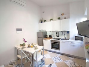 Refrigerador, microondas, horno y lavavajillas 