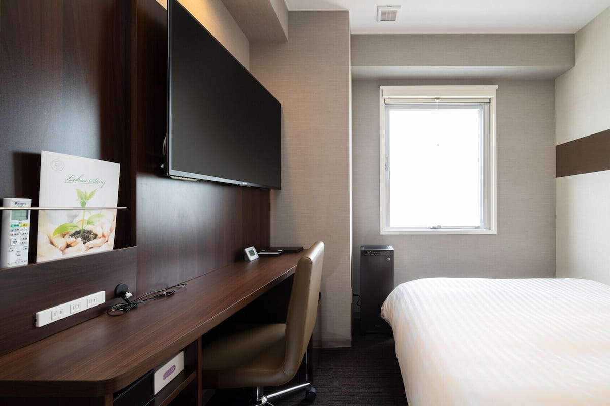 Desk, blackout drapes, WiFi (free), bed sheets