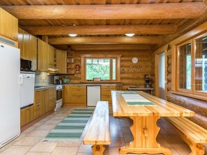 Refrigerador, microondas, lavavajillas, utensilios de cocina