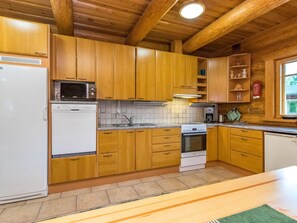 Refrigerador, microondas, lavavajillas, utensilios de cocina