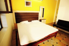 View from room - Ammayi Hotel Resorts - Siva Sakthi Hotel Group (Tiruvannamalai)