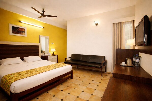 Premium bedding, pillowtop beds, individually furnished, desk - Ammayi Hotel Resorts - Siva Sakthi Hotel Group (Tiruvannamalai)
