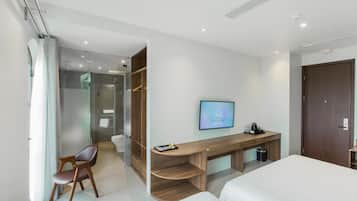 Cofres nos quartos, individualmente decorados, escrivaninha