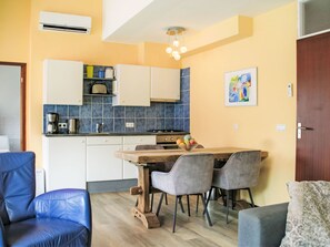 Fridge, oven, toaster, cookware/dishes/utensils