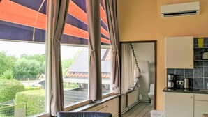 Kühlschrank, Ofen, Toaster, Kochgeschirr/Geschirr/Besteck