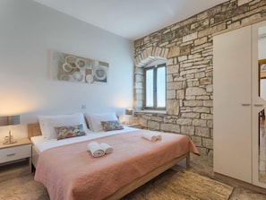 2 bedrooms, free Internet