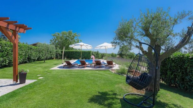 A backyard with a pool, lounge chairs, and umbrellas. - Vacation home Blog 2 by Interhome (Poreč/Sv. Lovreč)