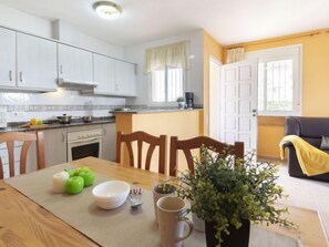 Fridge, microwave, oven, dishwasher - Miramar by Interhome (Deltebre)