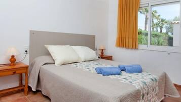 4 slaapkamers, een strijkplank/strijkijzer, wifi