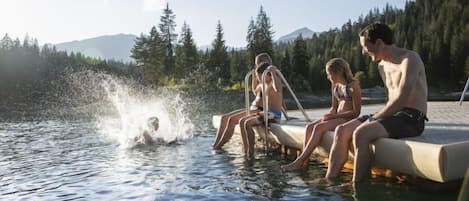 المنطقة المحيطة بالمنشأة