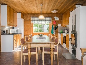 Fridge, microwave, dishwasher, cookware/dishes/utensils