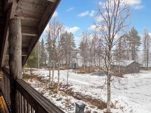 A wooden cabin with a view of a snowy landscape and trees. - Suopursu by Interhome (Kuusamo)