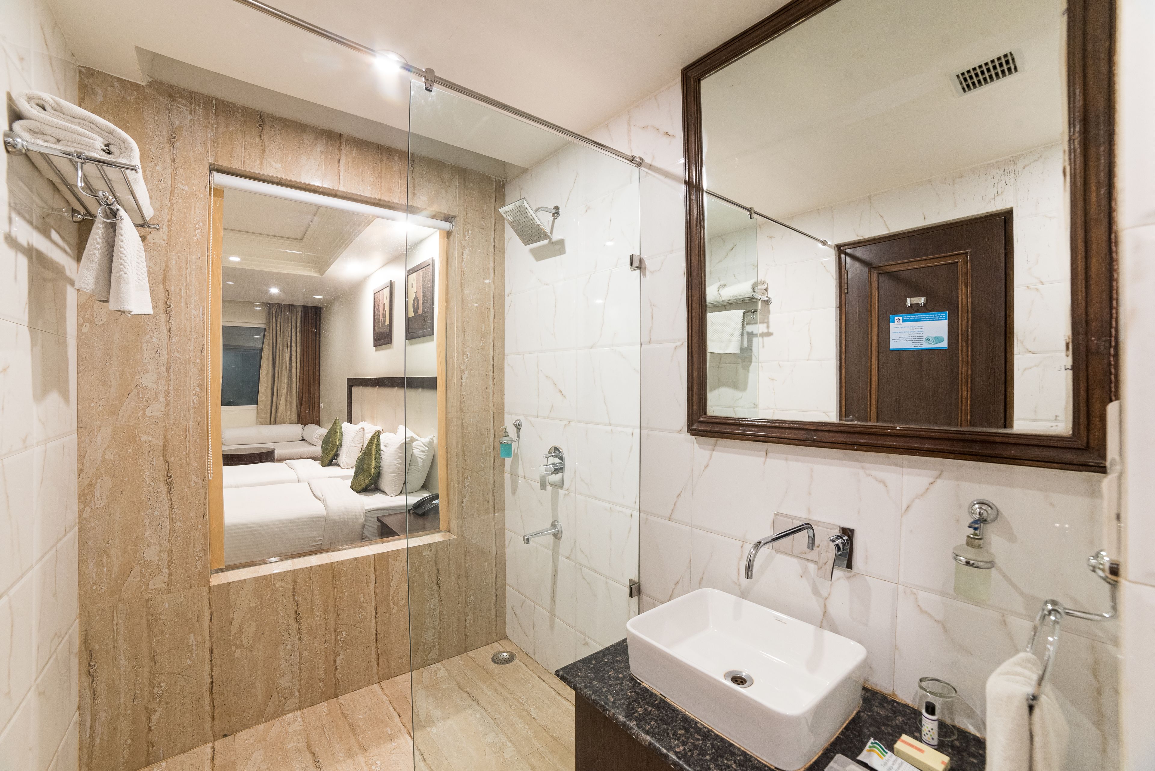 Deluxe Double or Twin Room | Bathroom