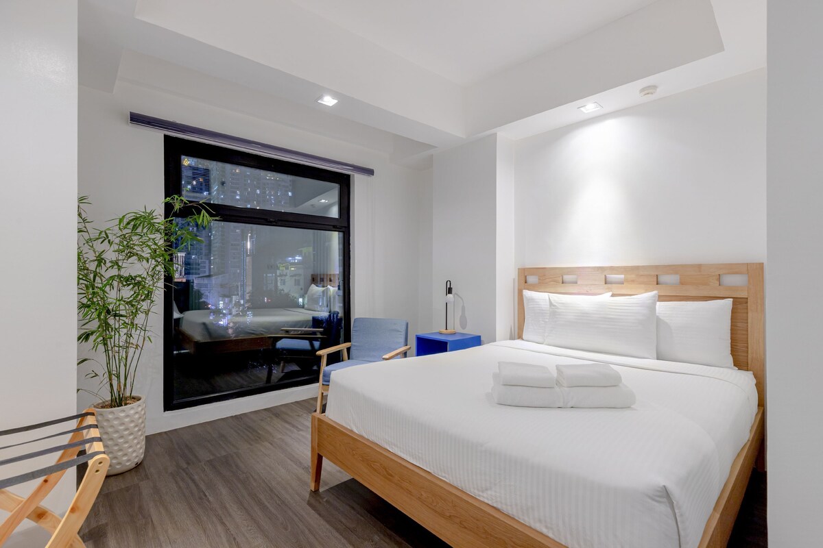 Standard Room ( Queen Bed ) | Egyptian cotton sheets, premium bedding, memory foam beds