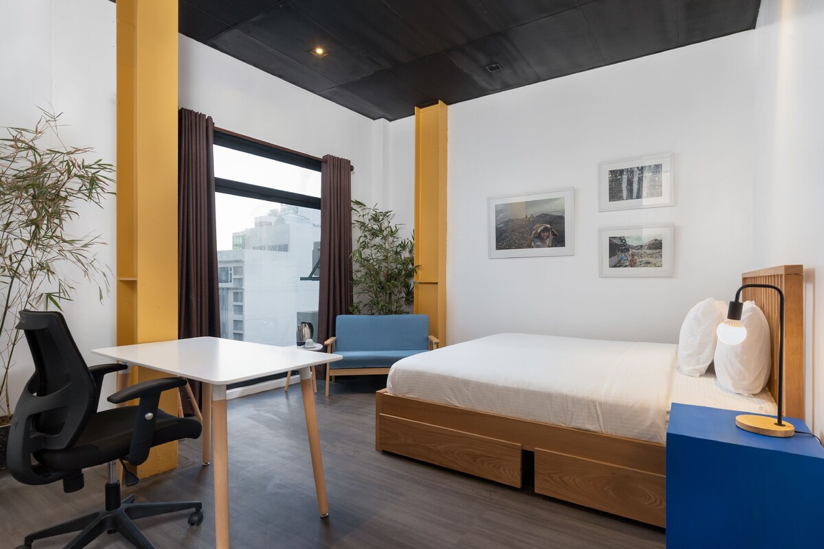 Premier Room ( King Bed ) | Egyptian cotton sheets, premium bedding, memory foam beds