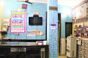 Reception hall - Sri Sai Inn (New Delhi)