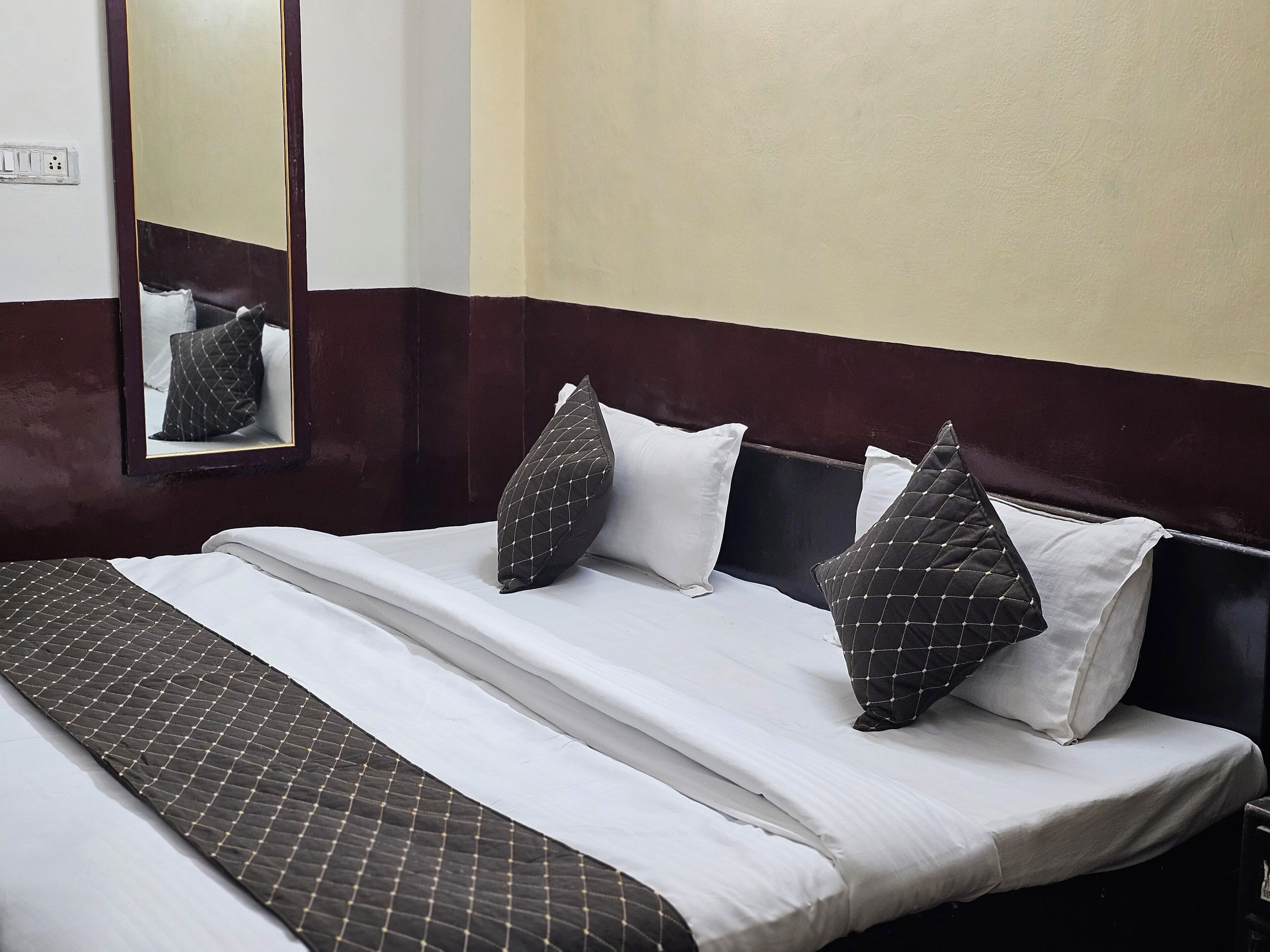 Premium bedding, individually decorated, individually furnished, desk