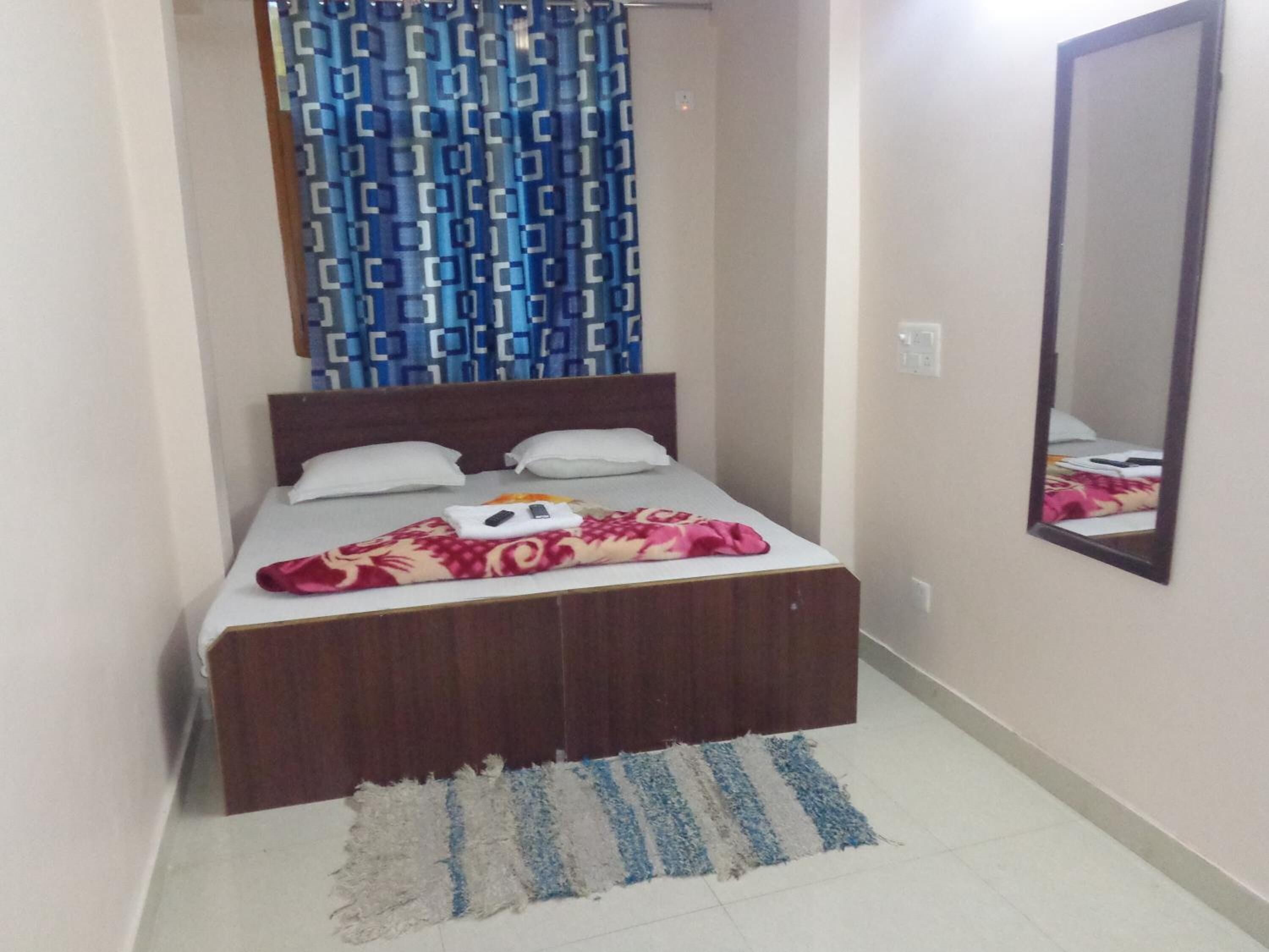 Premium bedding, individually decorated, individually furnished, desk