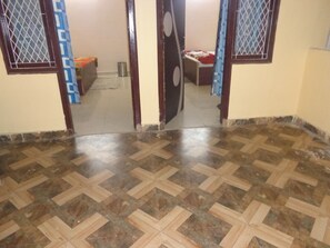 Interior entrance - Sri Sai Inn (New Delhi)