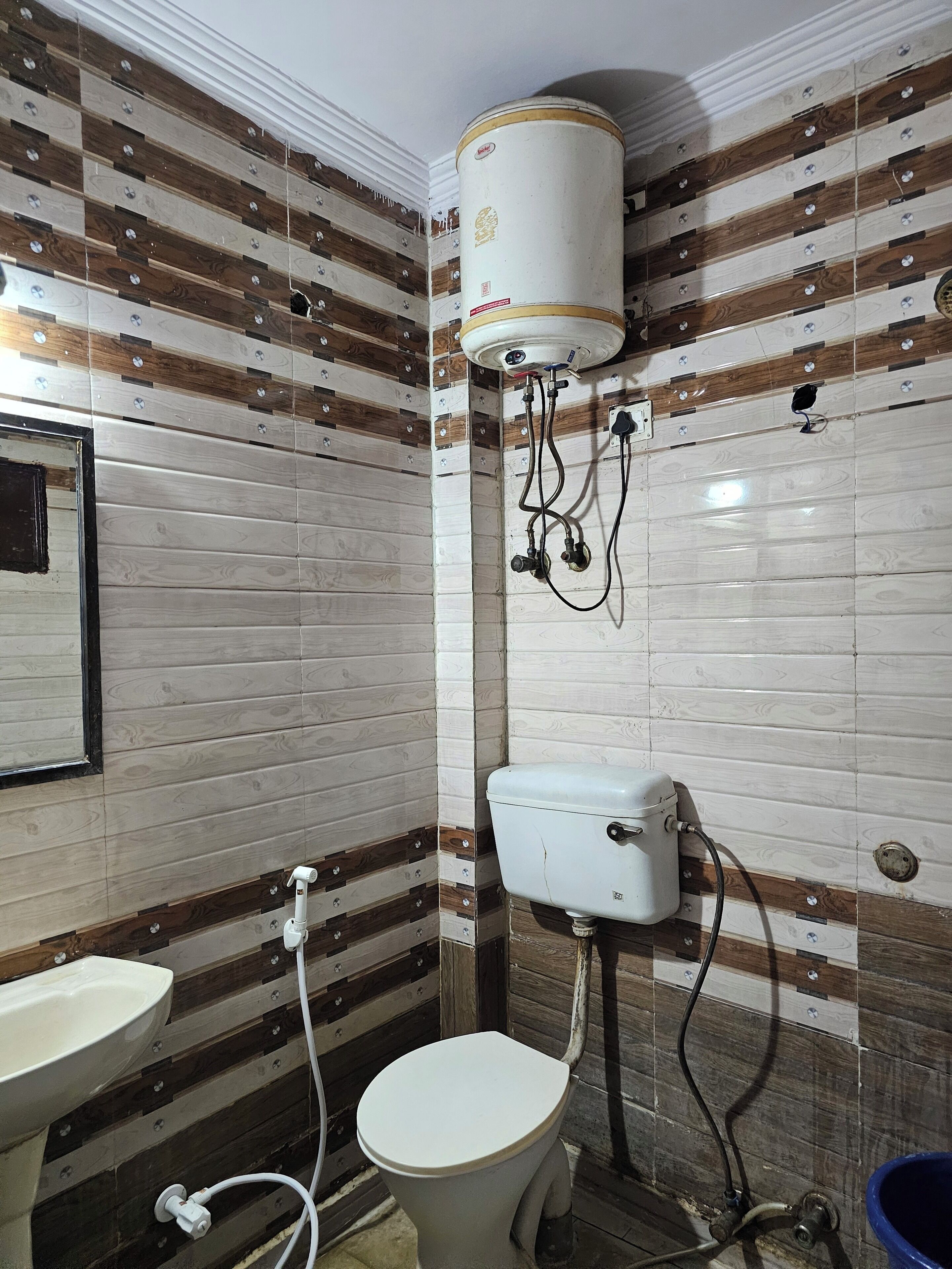 AC DELUXE ROOM | Bathroom