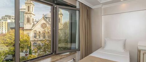 Deluxe Double or Twin Room | Egyptian cotton sheets, premium bedding, memory foam beds, minibar