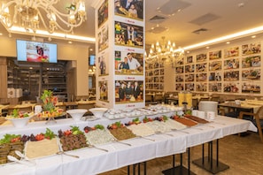 Free daily buffet breakfast - Al Madina Hotel (Istanbul)
