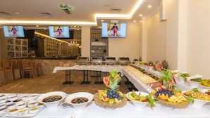 Free daily buffet breakfast  - Al Madina Hotel İstanbul (Istanbul)